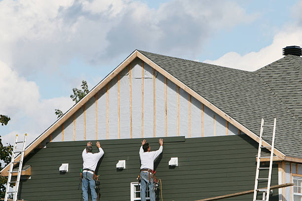 Professional Siding Replacement technician working in Moscow, PA